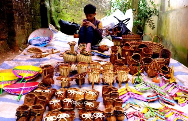 Souvenirs in Duong Lam Ancient Village